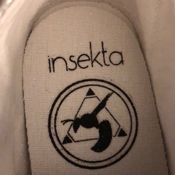 NWT Adorable Silver Glitter Sneakers 👟🤩❤️ - Picture 6 of 6